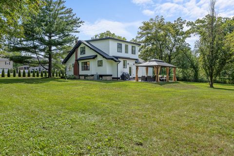 Tiny photo for 300 Geneva Road, Glen Ellyn, IL 60137 (MLS # 12595598)