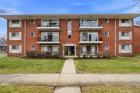 Tiny photo for 10111 Old Orchard Court #304, Skokie, IL 60076 (MLS # 12577359)