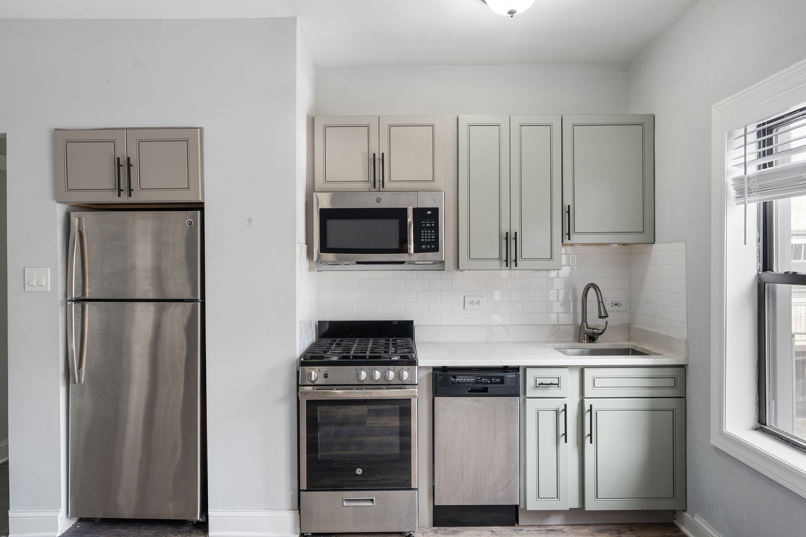 4555 N Malden Street 302