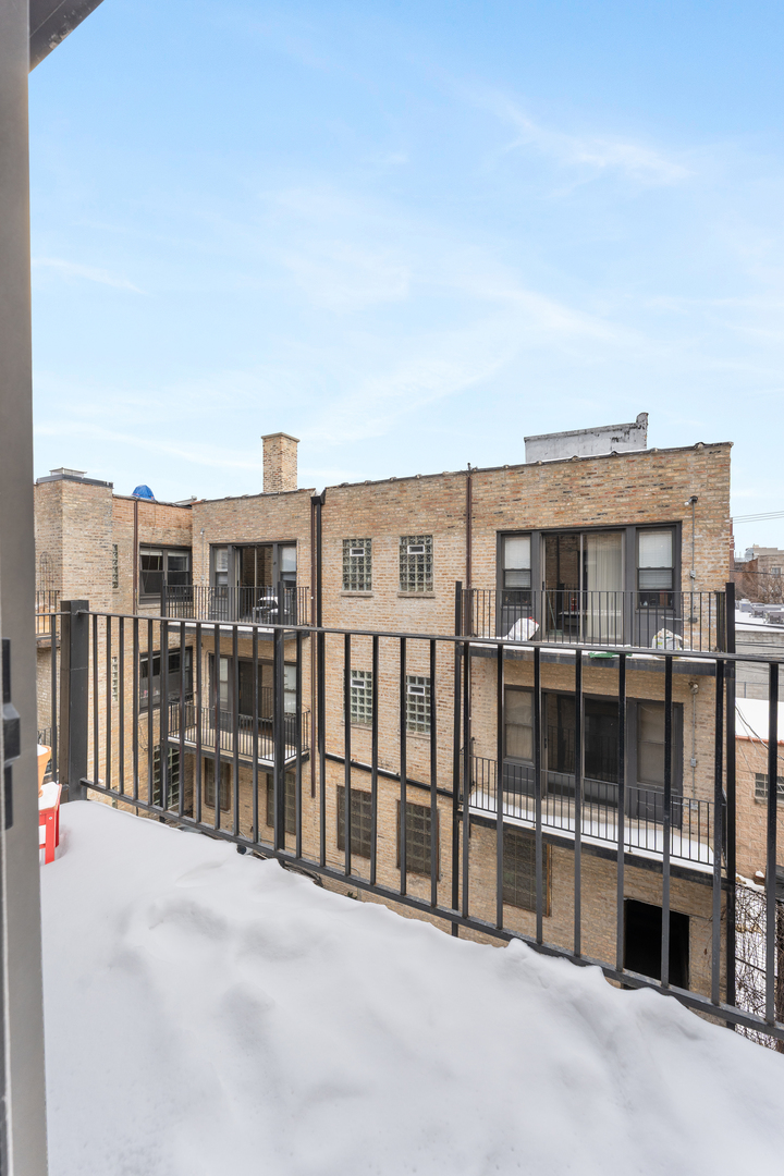 4555 N Malden Street 302