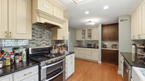 Tiny photo for 827 S Arlington Heights Road, Arlington Heights, IL 60005 (MLS # 12670937)