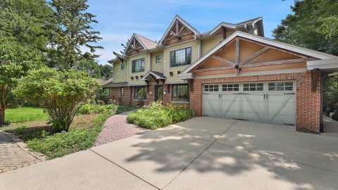 Photo of 827 S Arlington Heights Road, Arlington Heights, IL 60005 (MLS # 12670937)