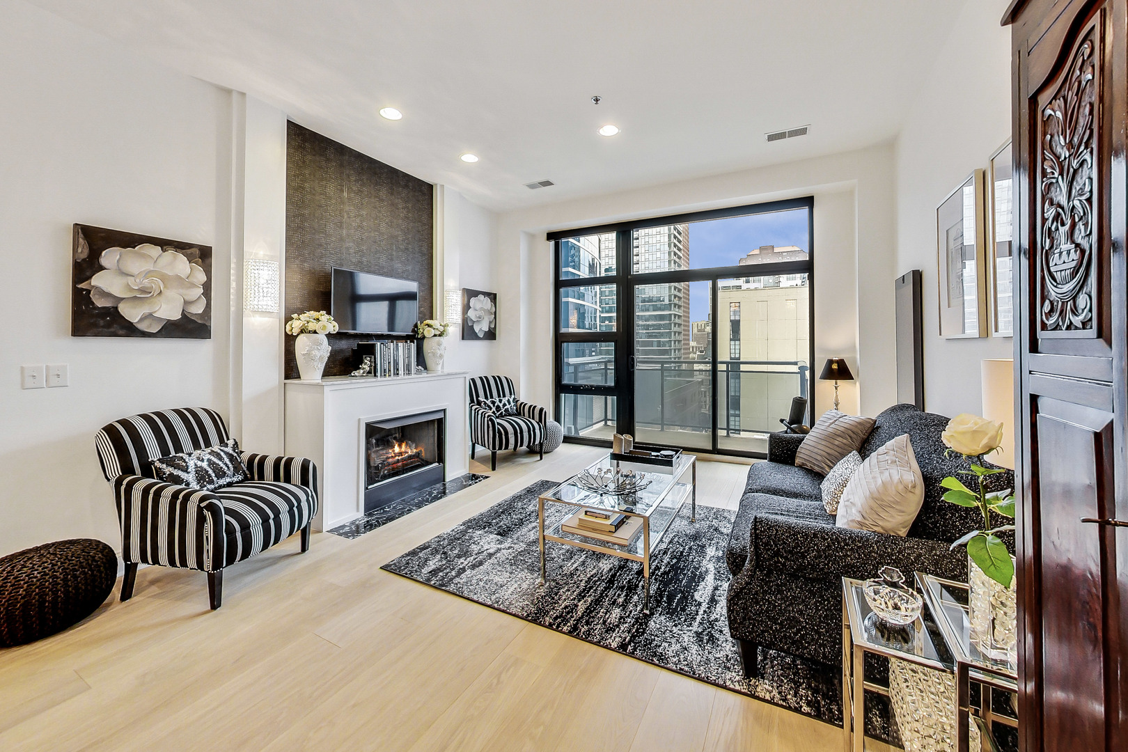 101 W Superior Street 802