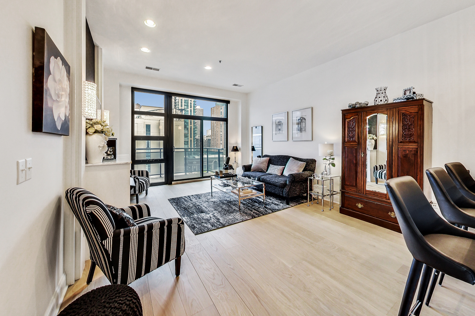 101 W Superior Street 802