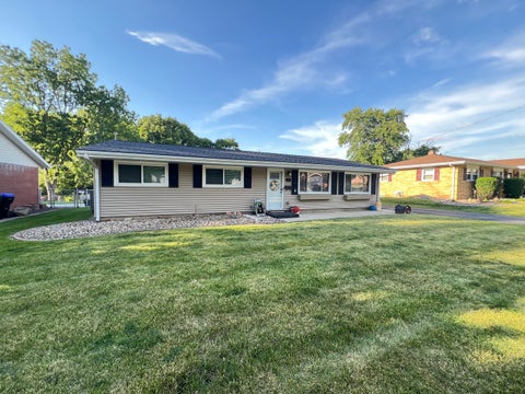 Photo of 326 Rowe Drive, Bloomington, IL 61701 (MLS # 12668969)