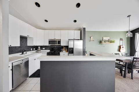 Tiny photo for 1002 Castleshire Drive, Woodstock, IL 60098 (MLS # 12714327)