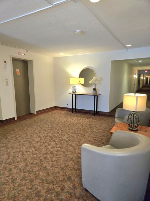 Tiny photo for 470 Raintree Court #3L, Glen Ellyn, IL 60137 (MLS # 12522358)