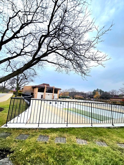 Tiny photo for 470 Raintree Court #3L, Glen Ellyn, IL 60137 (MLS # 12522358)