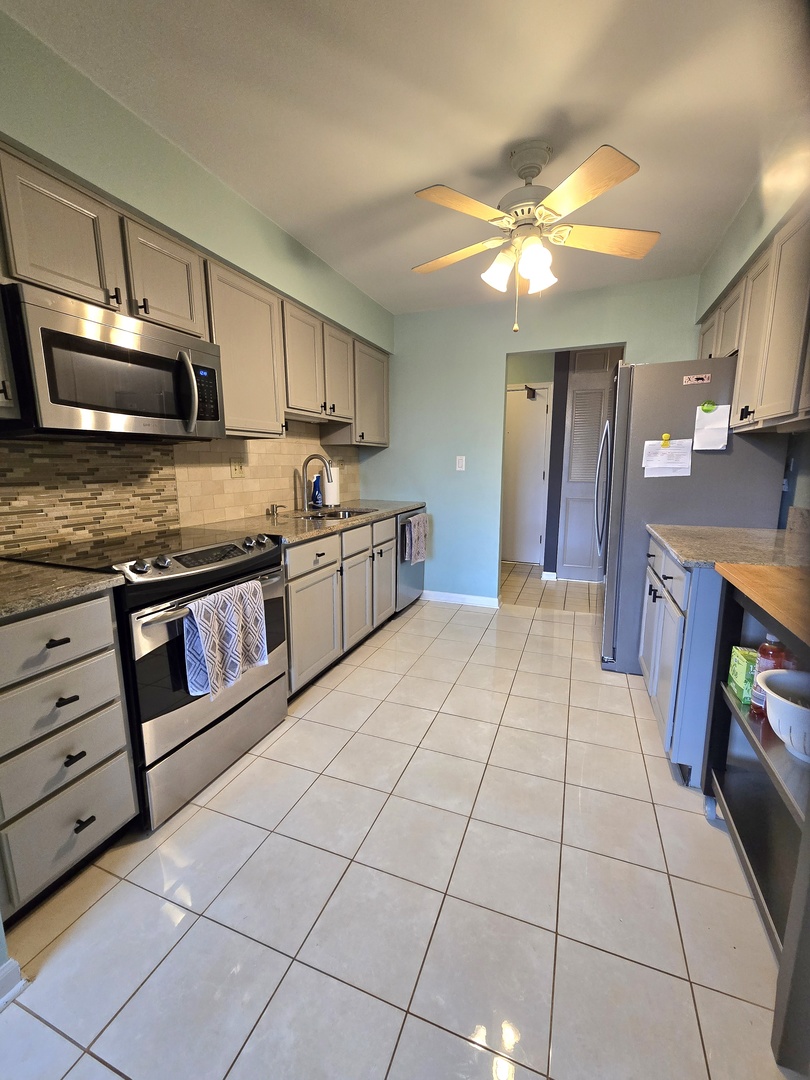 470 Raintree Court 3L