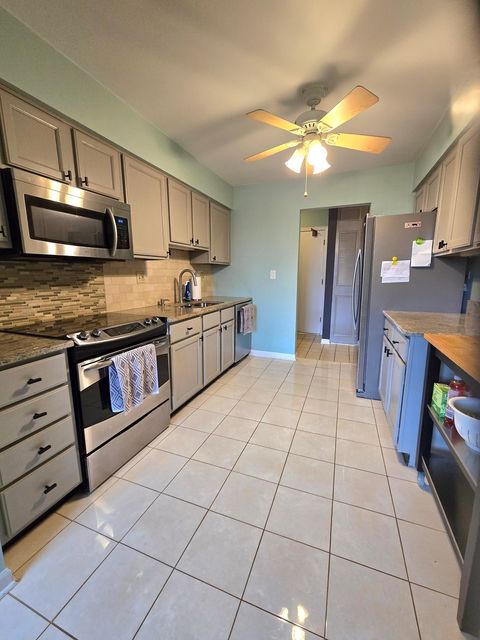 Tiny photo for 470 Raintree Court #3L, Glen Ellyn, IL 60137 (MLS # 12522358)