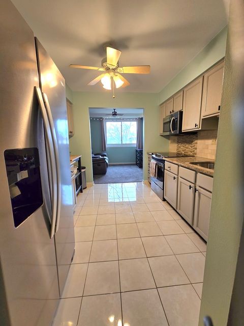 Tiny photo for 470 Raintree Court #3L, Glen Ellyn, IL 60137 (MLS # 12522358)