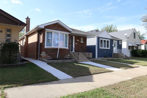 Tiny photo for 12420 S Aberdeen Street S, Calumet Park, IL 60827 (MLS # 12491402)