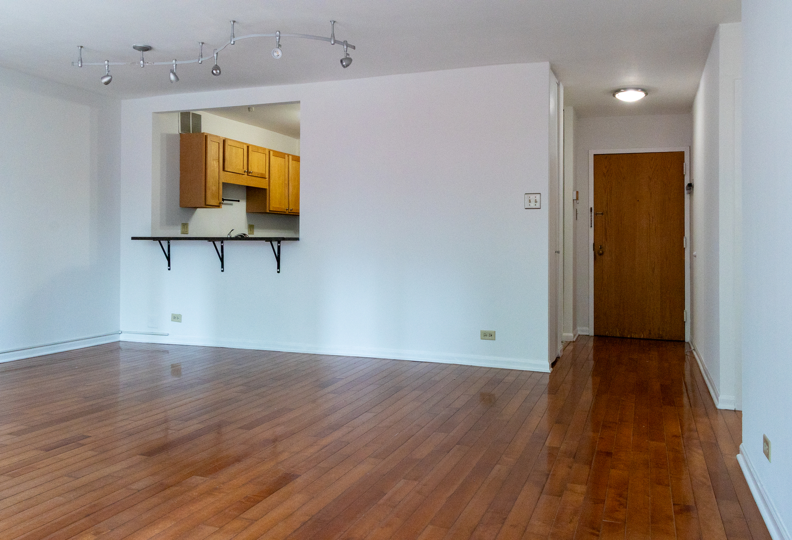 211 E Ohio Street 1016