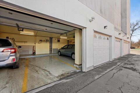 Tiny photo for 7131 N Caldwell Avenue #4N, Chicago, IL 60646 (MLS # 12574147)