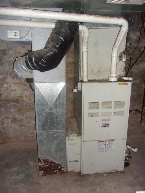 Tiny photo for 925 Jefferson St St, Quincy, IL 62301 (MLS # 12510598)