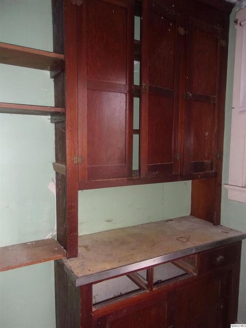 Tiny photo for 925 Jefferson St St, Quincy, IL 62301 (MLS # 12510598)