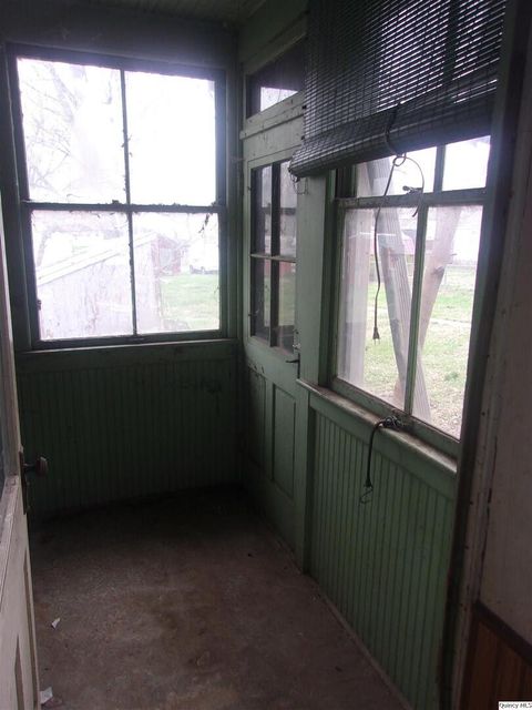 Tiny photo for 925 Jefferson St St, Quincy, IL 62301 (MLS # 12510598)