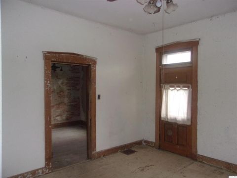 Tiny photo for 925 Jefferson St St, Quincy, IL 62301 (MLS # 12510598)