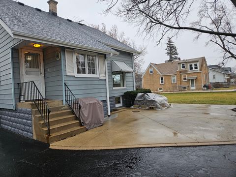 Tiny photo for 520 S Cornell Avenue, Villa Park, IL 60181 (MLS # 12569727)