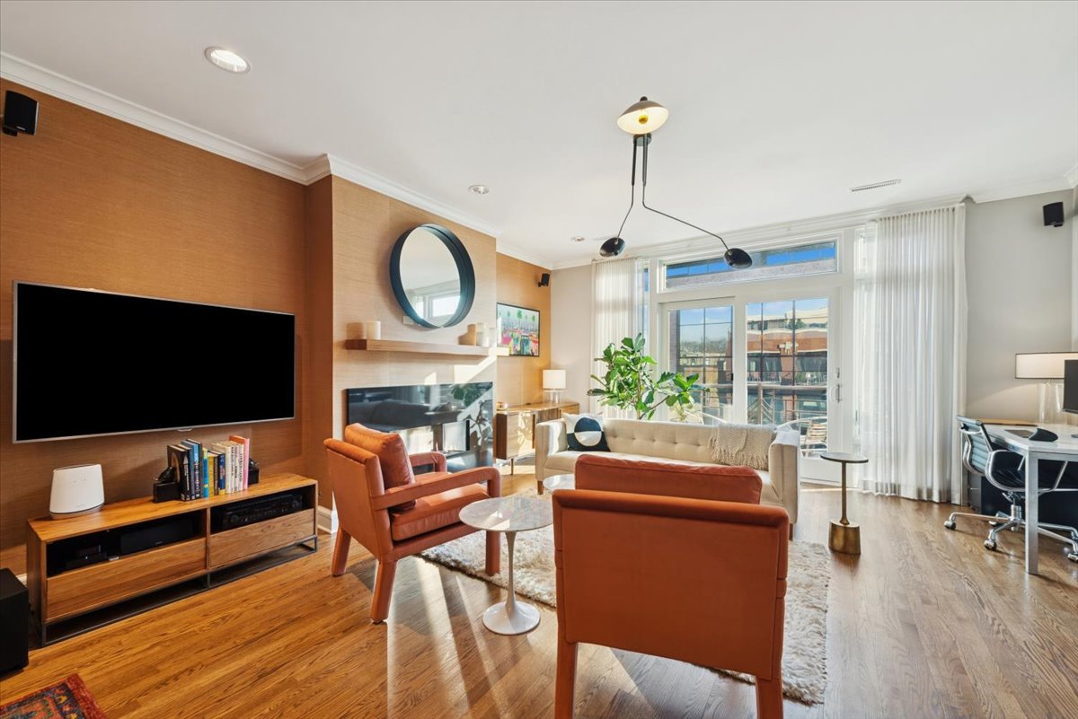 800 W CORNELIA Street 408