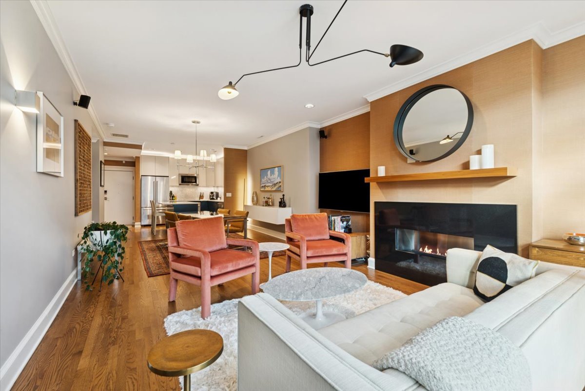 800 W CORNELIA Street 408