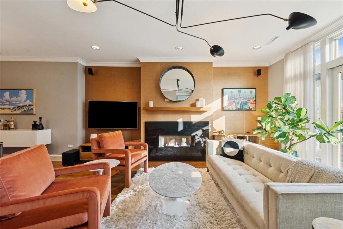 800 W CORNELIA Street 408