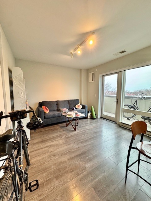 2407 W Eastwood Avenue 501