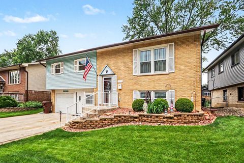 Photo of 15218 Rob Roy Drive, Oak Forest, IL 60452 (MLS # 12640581)