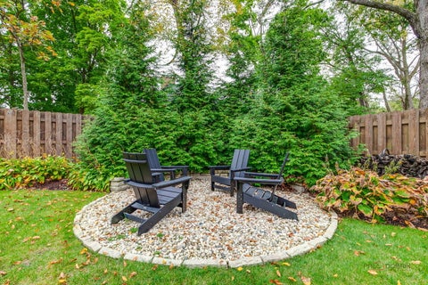 Tiny photo for 10 E Louis Avenue, Lake Forest, IL 60045 (MLS # 12786345)