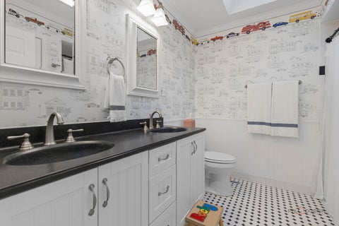 Tiny photo for 10 E Louis Avenue, Lake Forest, IL 60045 (MLS # 12786345)