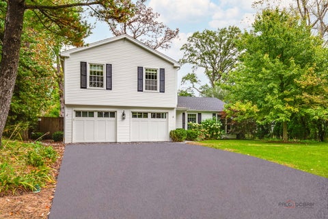 Tiny photo for 10 E Louis Avenue, Lake Forest, IL 60045 (MLS # 12786345)