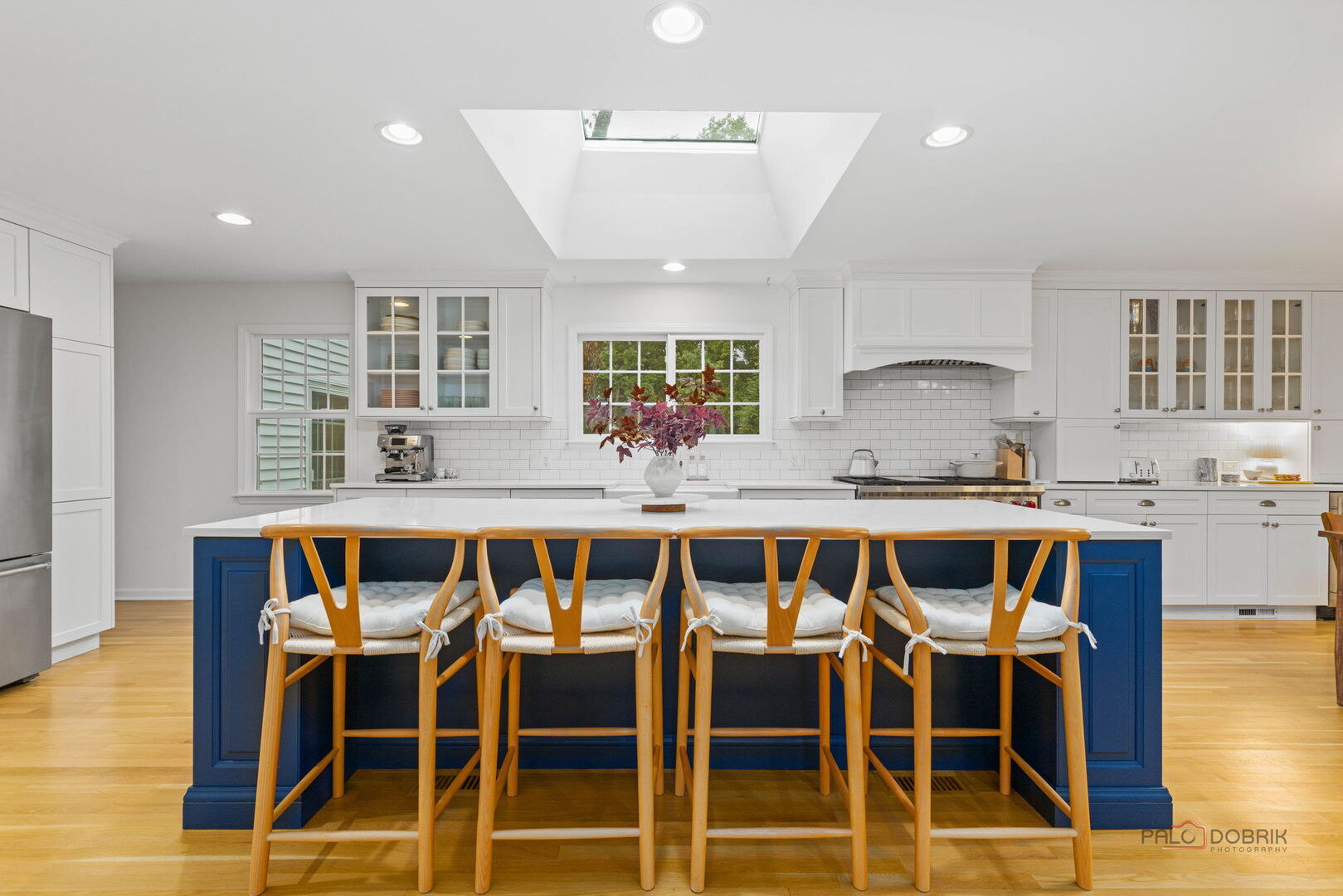 10 E Louis Avenue