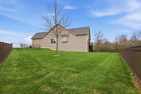 Tiny photo for 1204 Ashford Court, Mahomet, IL 61853 (MLS # 12611041)
