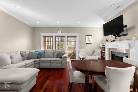 Tiny photo for 904 W Fletcher Street #3, Chicago, IL 60657 (MLS # 12489470)