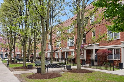 4646 N Greenview Avenue 10 Chicago IL 60640