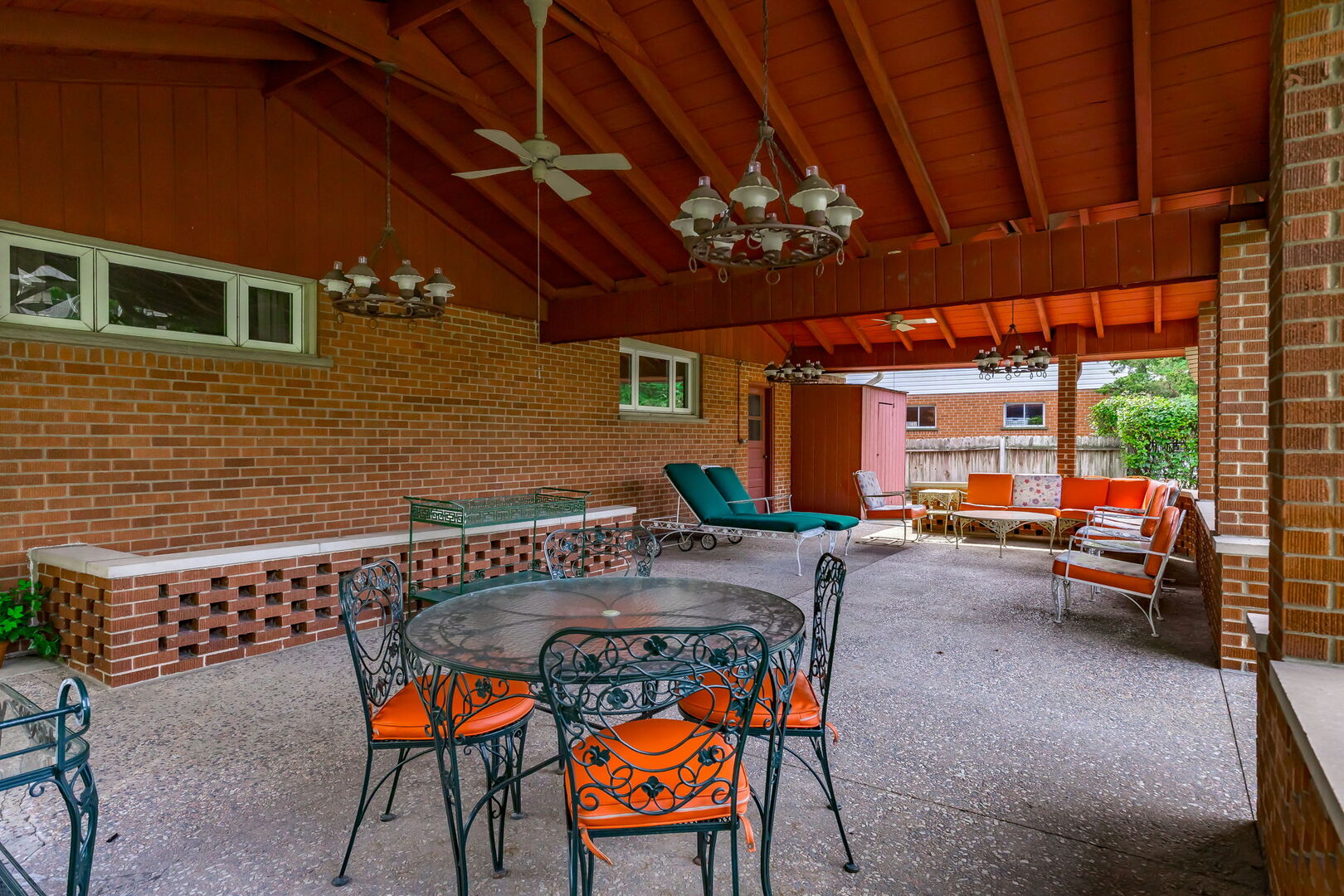 Elmhurst, Illinois 60126, United States, 3 Bedrooms Bedrooms, ,3 BathroomsBathrooms,Residential,Contingent,232315