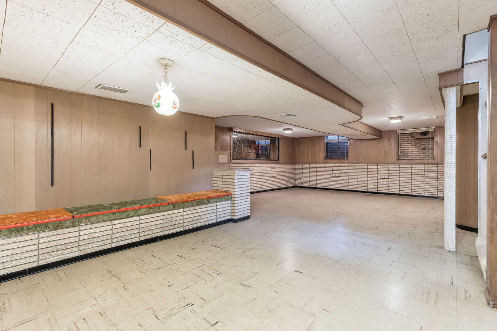 Elmhurst, Illinois 60126, United States, 3 Bedrooms Bedrooms, ,3 BathroomsBathrooms,Residential,Contingent,232315