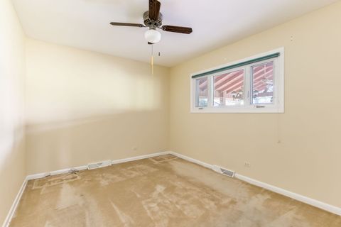 Tiny photo for 333 E Huntington Lane, Elmhurst, IL 60126 (MLS # 12503043)