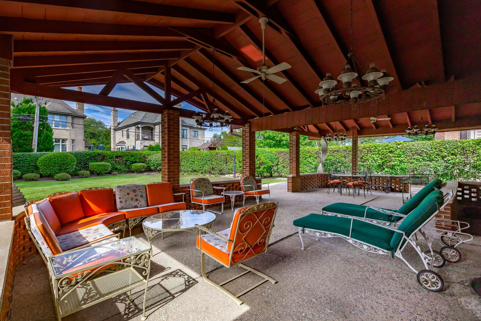 Elmhurst, Illinois 60126, United States, 3 Bedrooms Bedrooms, ,3 BathroomsBathrooms,Residential,Contingent,232315