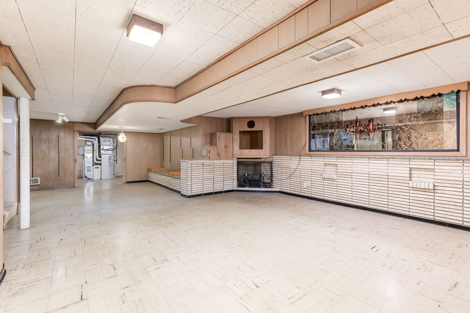 Elmhurst, Illinois 60126, United States, 3 Bedrooms Bedrooms, ,3 BathroomsBathrooms,Residential,Contingent,232315