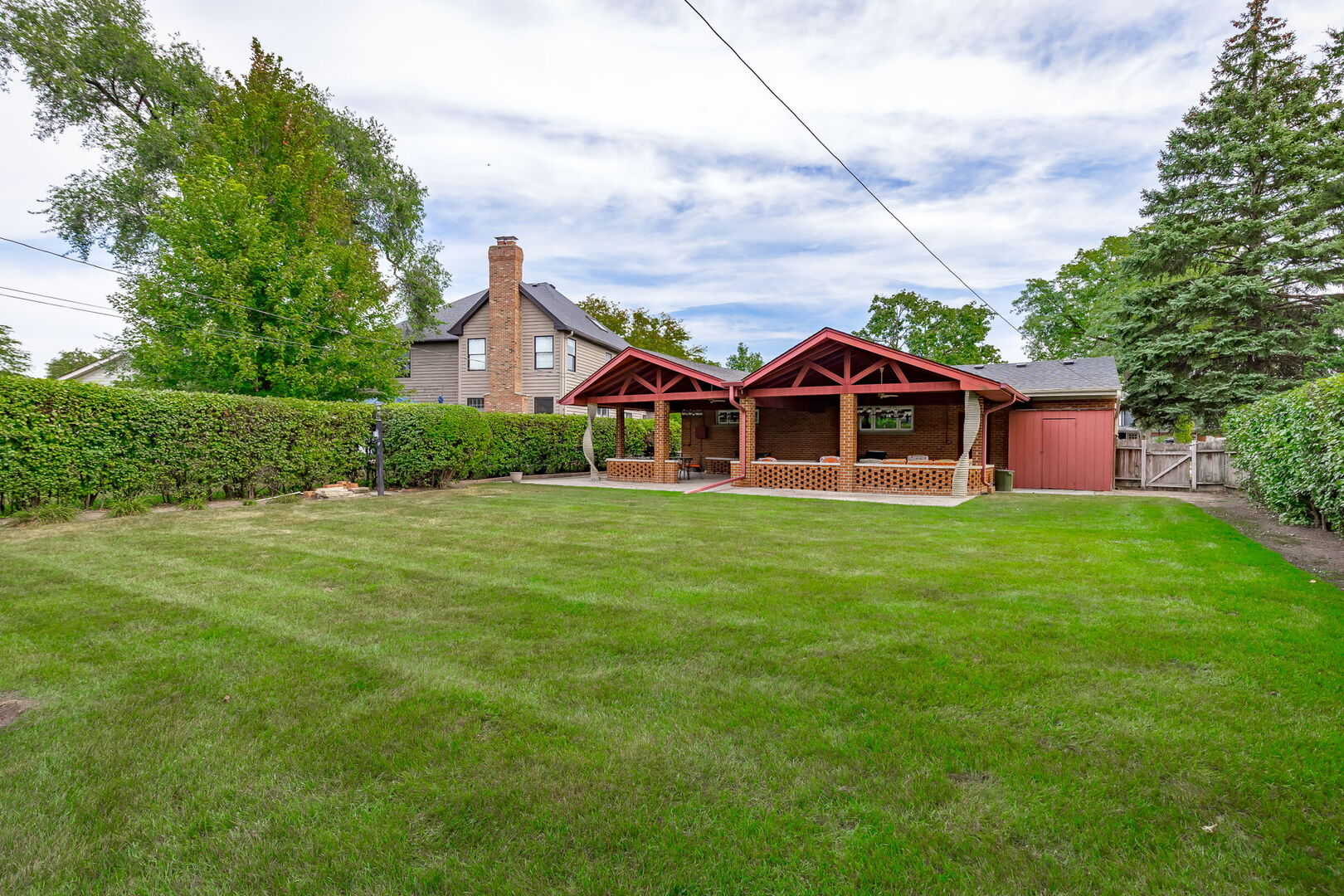 Elmhurst, Illinois 60126, United States, 3 Bedrooms Bedrooms, ,3 BathroomsBathrooms,Residential,Contingent,232315