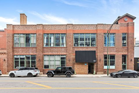 22 N MORGAN Street 107 Chicago IL 60607