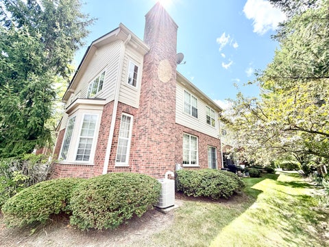 Tiny photo for 356 N WEST POINTE Drive, Vernon Hills, IL 60061 (MLS # 12713344)