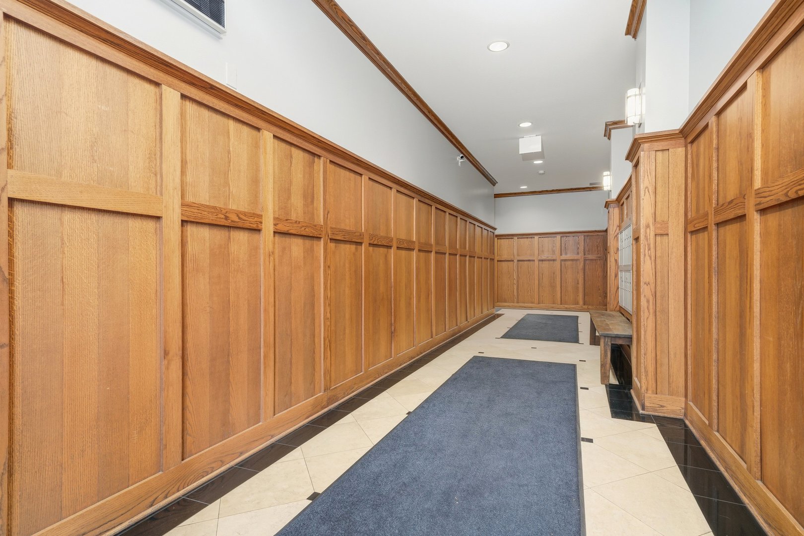 800 W Cornelia Avenue 307