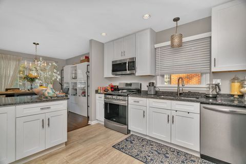 Tiny photo for 4217 Main Street, Downers Grove, IL 60515 (MLS # 12486720)