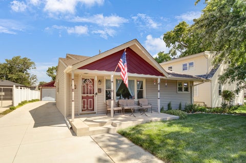 Photo of 7306 W 115th Street, Worth, IL 60482 (MLS # 12698623)