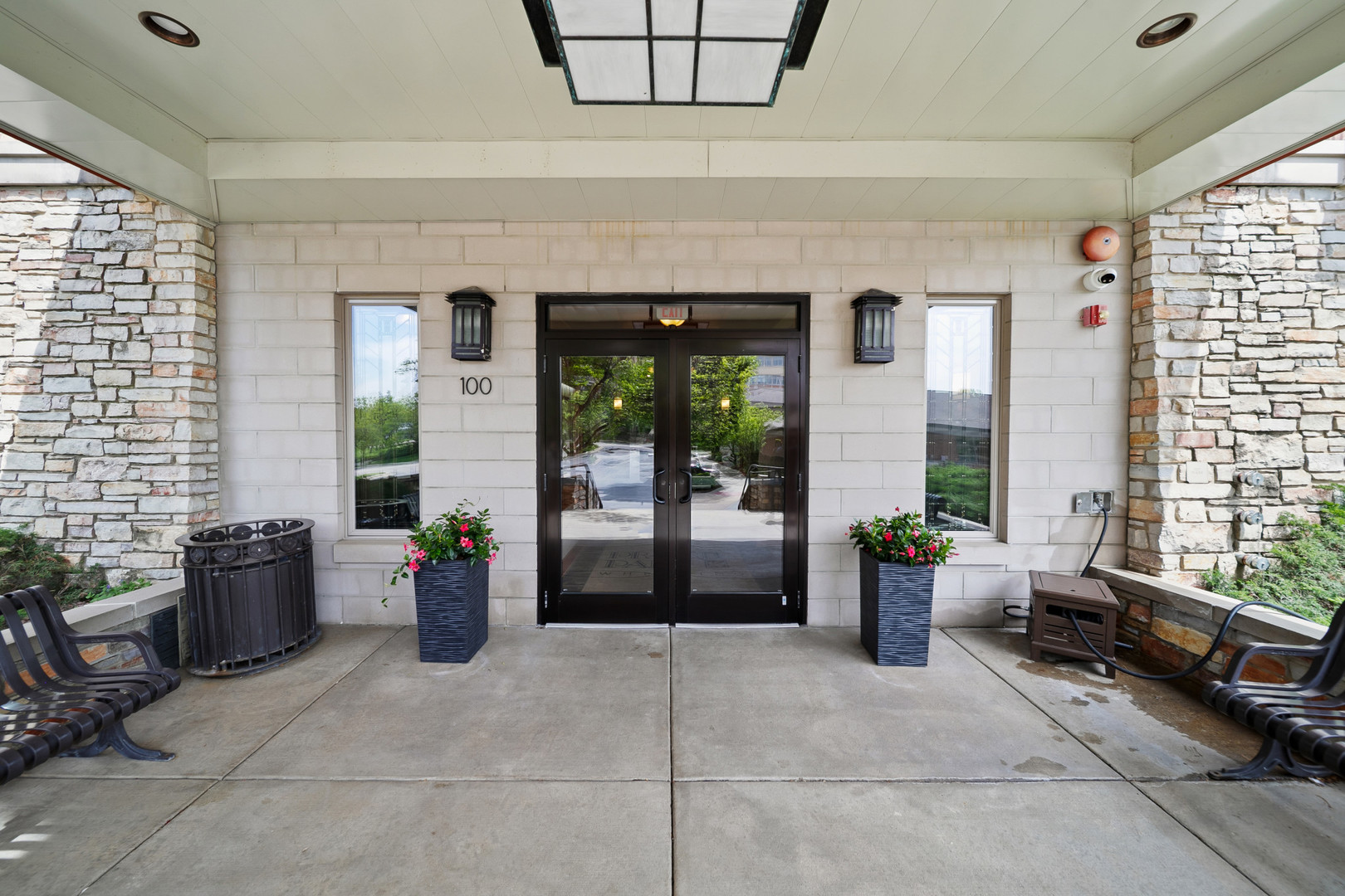100 PRAIRIE PARK Drive 709