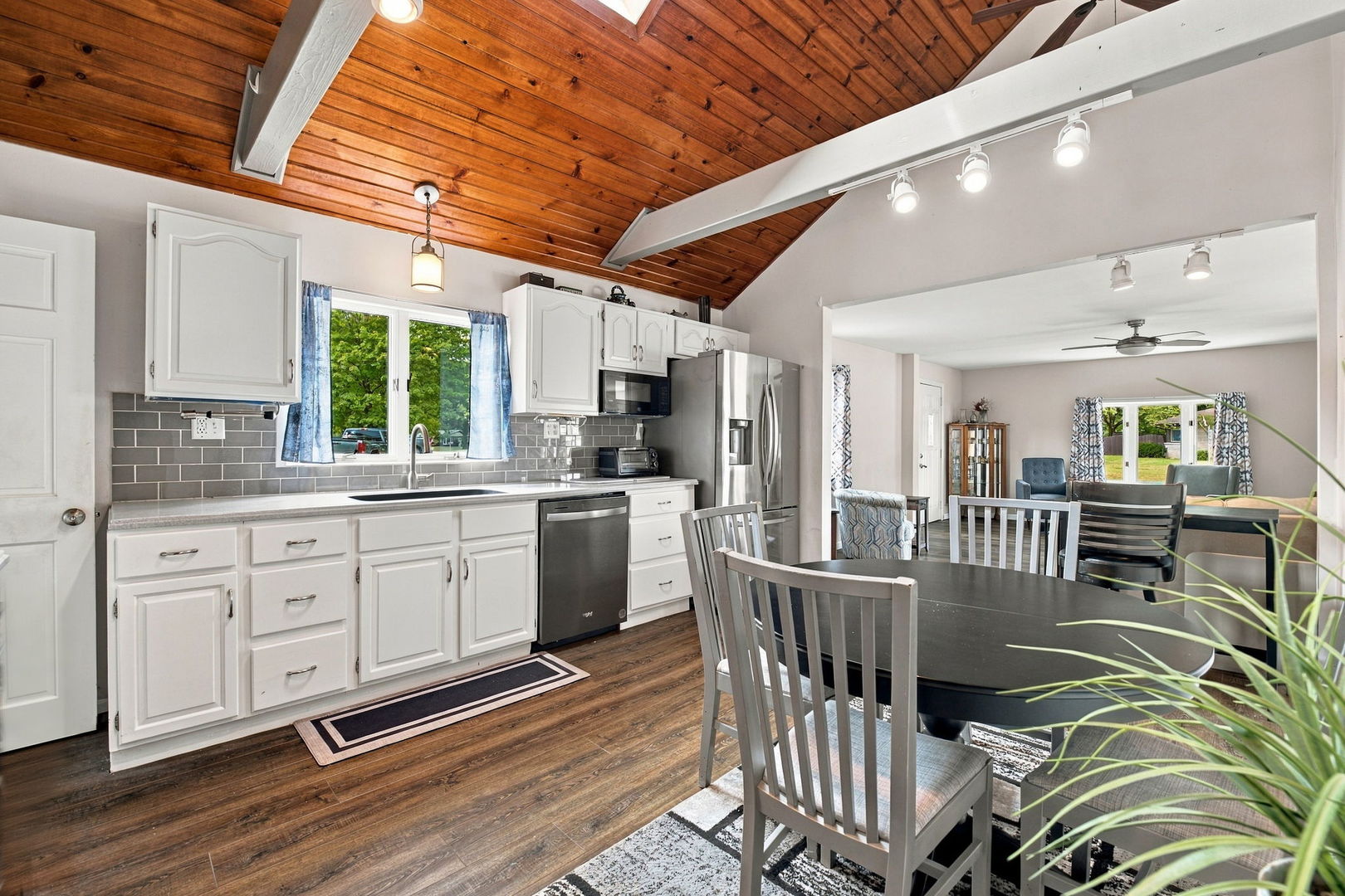 245 W Southmor Road