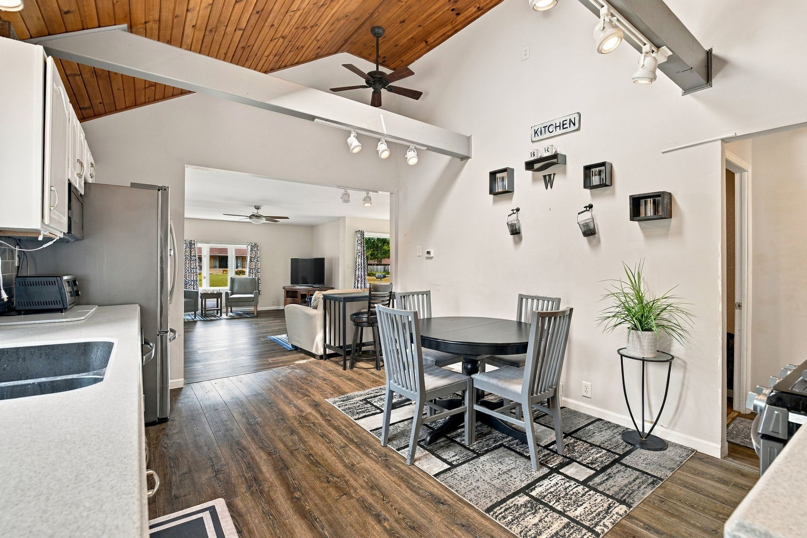 245 W Southmor Road