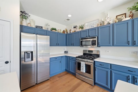 Tiny photo for 812 TREETOP Lane #8801, Shorewood, IL 60404 (MLS # 12750718)